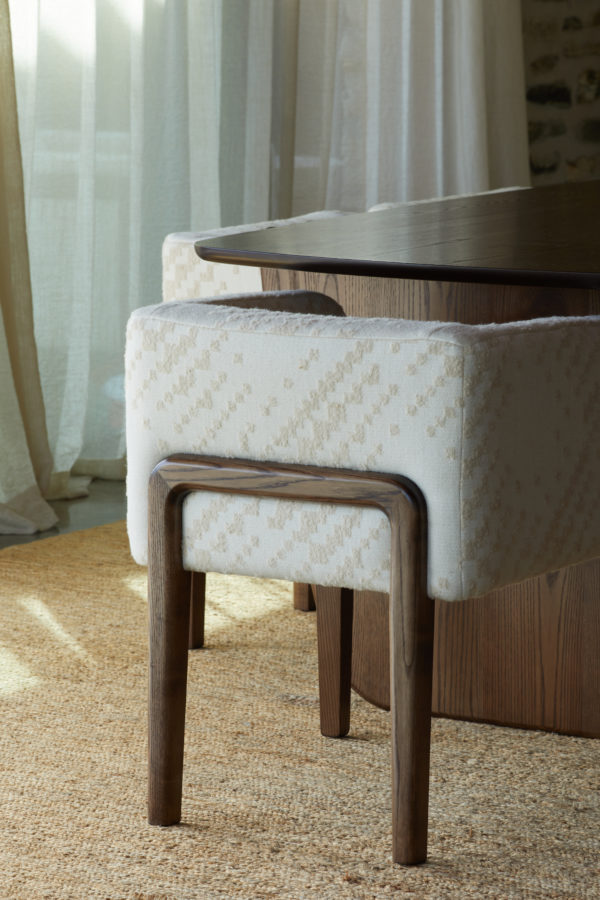 FINCH DINING TABLE - Image 4